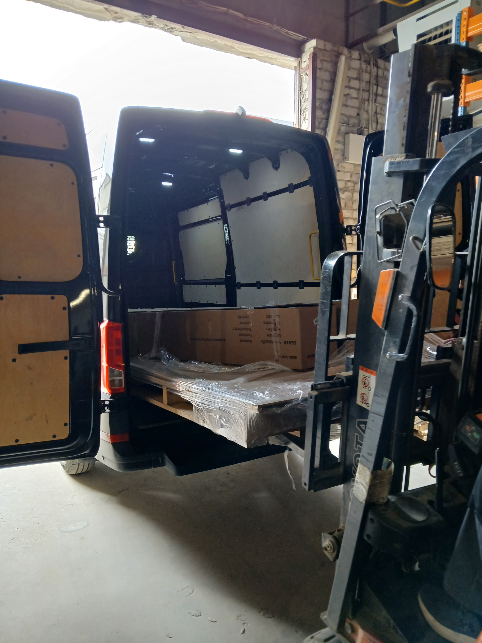 Forklift warehouse loading